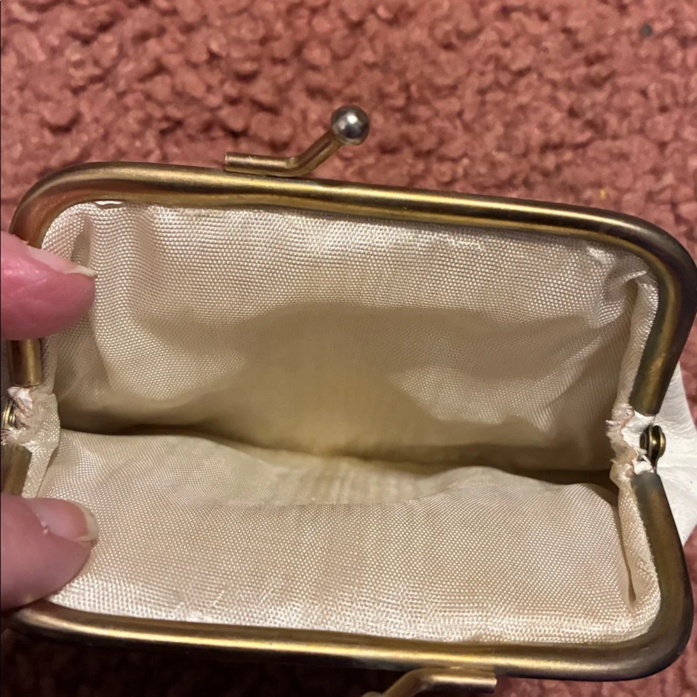 Elegant Vintage Cream Leather Change Purse